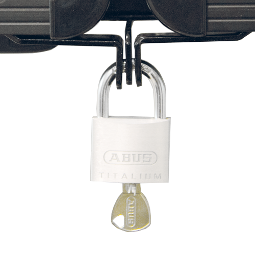 Halterungen und Flügelschloss zum Verriegeln der Seitenflügel vor dem Display zur Diebstahlsicherung