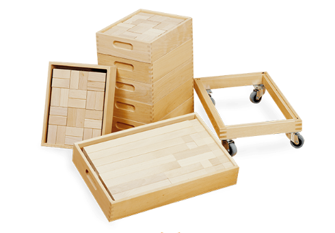 Bausteinwagen Vollholz mit Holz Bausteinen mit 7 gefüllten Baukästen und Untergestell auf Rollen